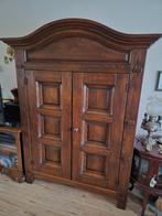 donkeren eiken kast, Ophalen