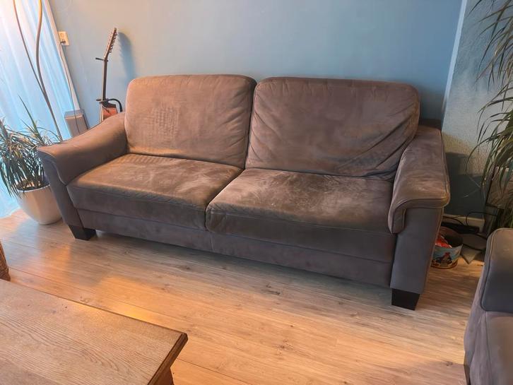 Grijze tweezitsbank en driezitsbank, Huis en Inrichting, Banken | Bankstellen, Gebruikt, Rechte bank, Driepersoons, 200 tot 250 cm