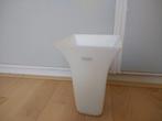 Nieuwe witte vaas strak model vierkant aan bovenkant, Minder dan 50 cm, Nieuw, Glas, Ophalen of Verzenden