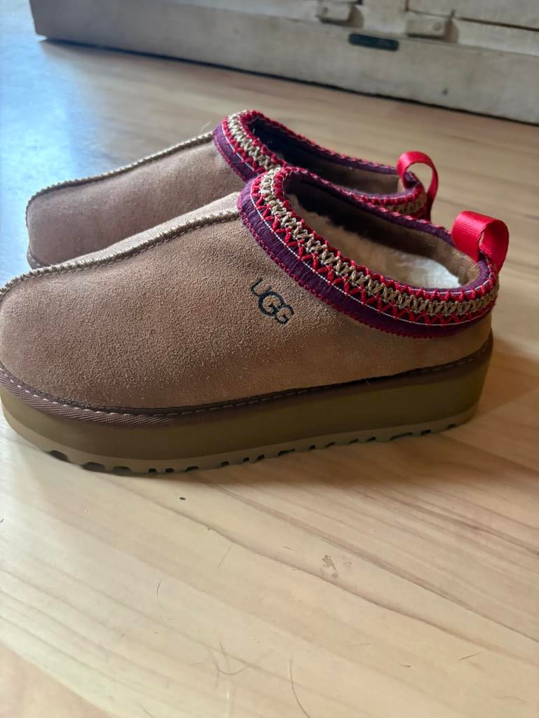 Nieuw Ugg Tasman chestnut plateau  instappers mt 36, Bruin, Nieuw, Ophalen of Verzenden, Pantoffels of Sloffen