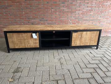 Tv-meubel 210cm breed blad massief Mango met 2 deuren  beschikbaar voor biedingen