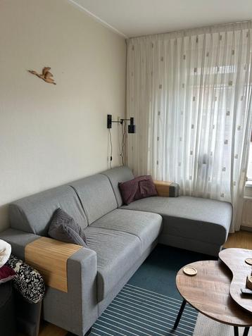 Bank met chaise longue beschikbaar voor biedingen
