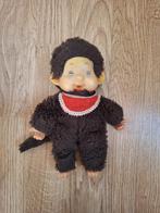 Vintage Monchhichi knuffel aapje met rode slab en duim in mo, Ophalen of Verzenden, Zo goed als nieuw
