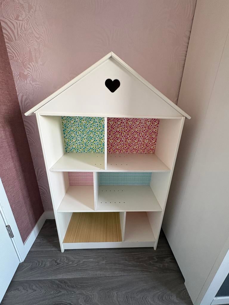Leuk wit poppenhuis/kast met hartje, Ophalen, Gebruikt, Meisje