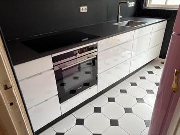 Complete keuken hoogglans wit zwart keramisch werkblad beschikbaar voor biedingen