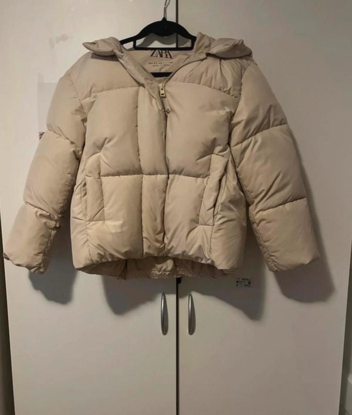 Zara Beige puffer jas, Kleding | Dames, Jassen | Winter, Nieuw, Maat 36 (S), Beige, Ophalen of Verzenden