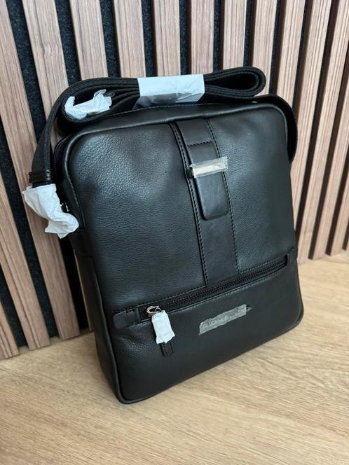 Piquadro Crossbody Leren Tas – Nieuw & Luxe!  TWV€230, Sieraden, Tassen en Uiterlijk, Tassen | Schoudertassen, Nieuw, Zwart, Leer