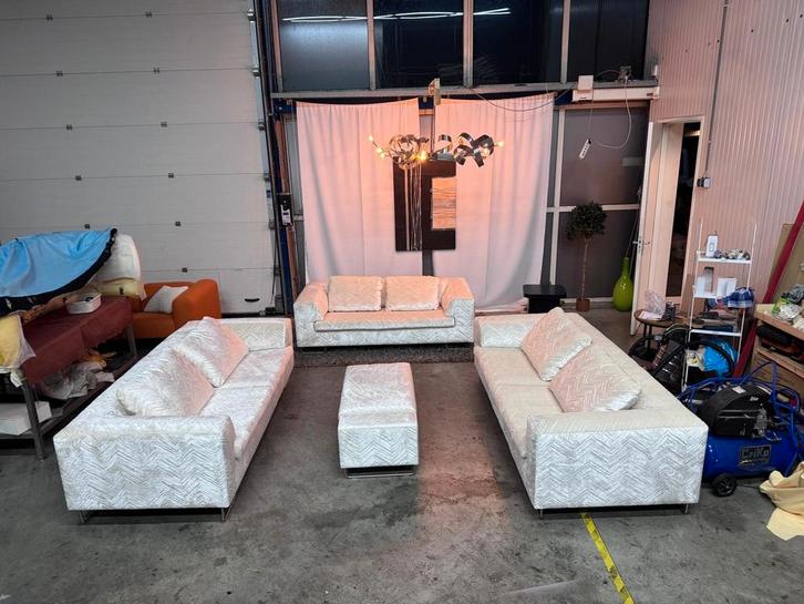 Prachtig gedessineerde witte stof van Leolux  . 2.5 zitten, Huis en Inrichting, Banken | Bankstellen, Zo goed als nieuw, 75 tot 100 cm