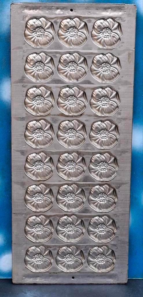 Chocolade mal. Vormenfabriek Tilburg. Metaal.  19.5/47,cm., Huis en Inrichting, Keuken | Keukenbenodigdheden, Zo goed als nieuw