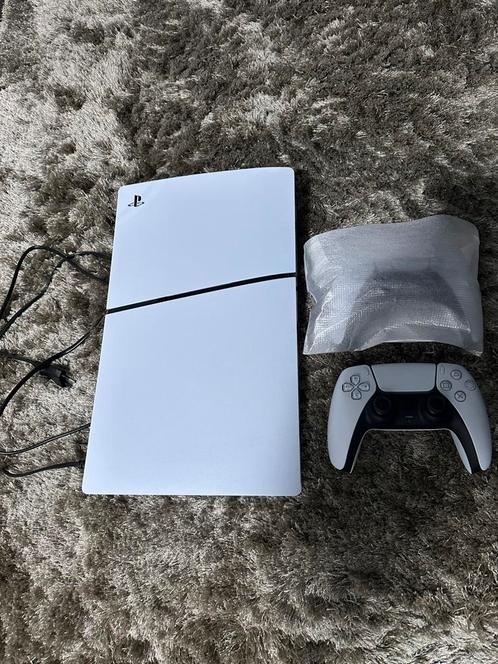 PlayStation 5 Console Slim - Digital Edition + 2 Controllers, Spelcomputers en Games, Spelcomputers | Sony PlayStation 5, Zo goed als nieuw