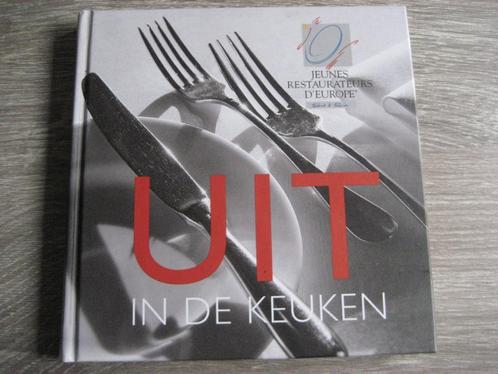 Uit in de Keuken ISBN 9789074108409 Jeunes Restaurateurs, Boeken, Kookboeken, Zo goed als nieuw, Ophalen of Verzenden