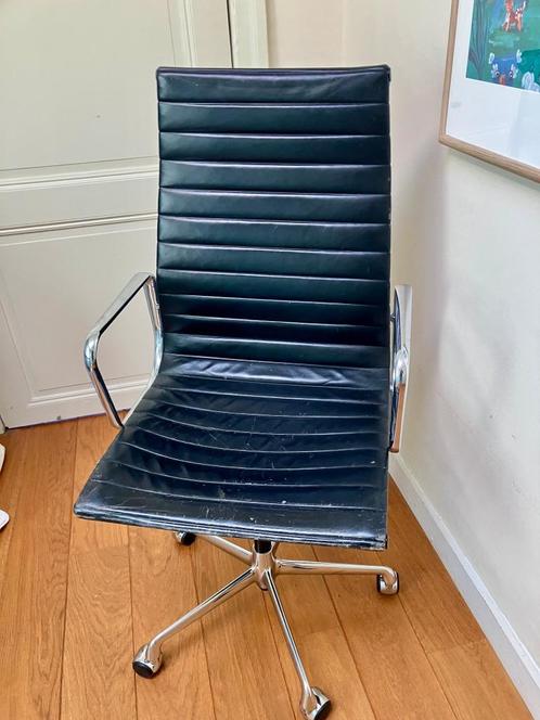 Te koop: Vitra EA117 – Zwart kunstleer – Origineel Eames, Huis en Inrichting, Bureaustoelen, Gebruikt, Bureaustoel, Zwart, Ophalen of Verzenden
