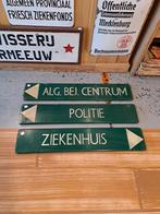 Oude metalen borden Politie , Ziekenhuis , bejaarden centrum, Ophalen