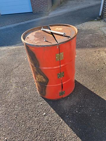 Vuurton BBQ van oud olievat beschikbaar voor biedingen