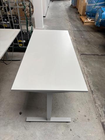  2x UltrAdjust elektrische zit/sta bureau (prijs per bureau) beschikbaar voor biedingen