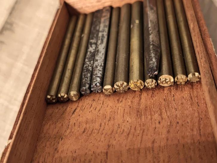 Set messing stempelpennen voor boekbinden, Hobby en Vrije tijd, Overige Hobby en Vrije tijd, Verzenden