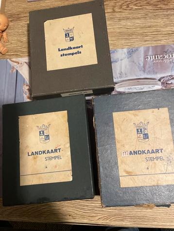 Schoolstempels, Oude Landkaartstempels  (3 stuks) beschikbaar voor biedingen
