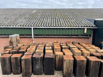 Groot assortimenten houten sokkels  beschikbaar voor biedingen