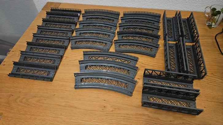 Marklin 27 brugdelen recht en gebogen M-rails en K-rails, Hobby en Vrije tijd, Modeltreinen | H0, Gebruikt, Brug, Tunnel of Gebouw