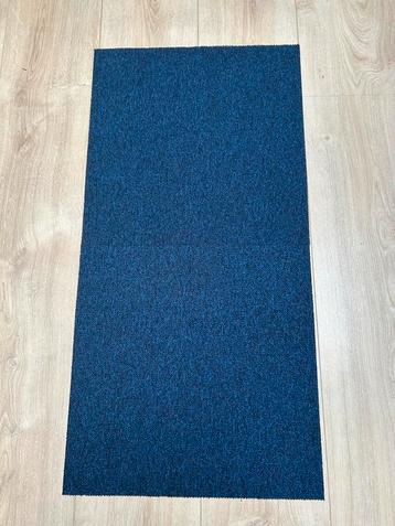 Nieuwe Blauwe Tapijttegels 50x50 beschikbaar voor biedingen
