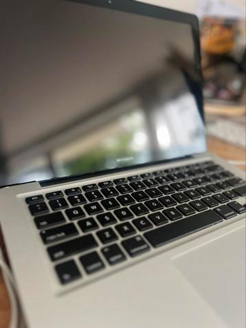 MacBook Pro | 13-inch (late 2011) | 4 GB | 2,4 GHz beschikbaar voor biedingen