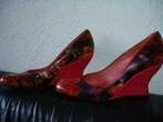 Schitterende rood pumps van het merk Audley, Kleding | Dames, Schoenen, Audley, Ophalen of Verzenden, Gedragen, Rood