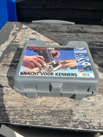 Hitachi FM 8 Bovenfrees + 6 Frezen beschikbaar voor biedingen