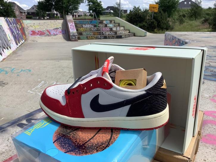 Jordan 1 Retro Low OG Trophy Room Away maat 40,5‼️, Kleding | Heren, Schoenen, Nieuw, Sneakers of Gympen, Overige kleuren, Ophalen of Verzenden