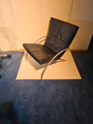 Lederen Fauteuil met Chrome Frame beschikbaar voor biedingen