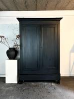 Zeer mooie grote hoge strakke zwarte 2 deurs kast, Antiek en Kunst, Antiek | Meubels | Kasten, Ophalen of Verzenden