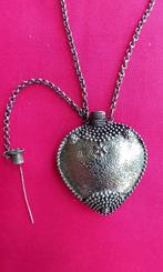 Vintage hartvormige parfumhanger indiaas zilver, Ophalen of Verzenden, Zilver, Zilver