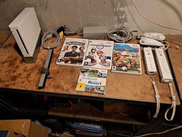 Nintendo wii met 2 motion plus controllers en 4 topspellen beschikbaar voor biedingen