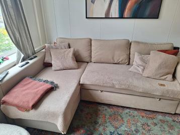 Hoekbank met opbergruimte en slaapbank beige