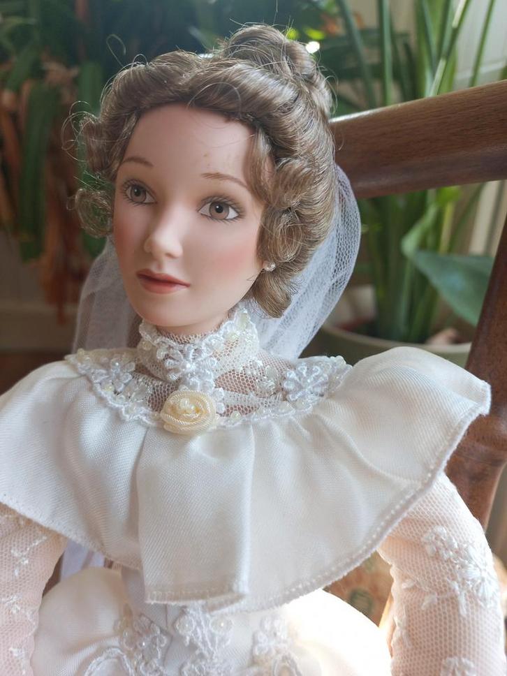 Mooie pop dame bruid porseleinen hoofd hand voeten, Verzamelen, Poppen, Gebruikt, Pop, Ophalen of Verzenden