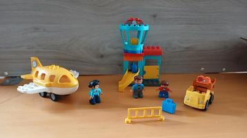 Duplo 10871 Vliegveld beschikbaar voor biedingen