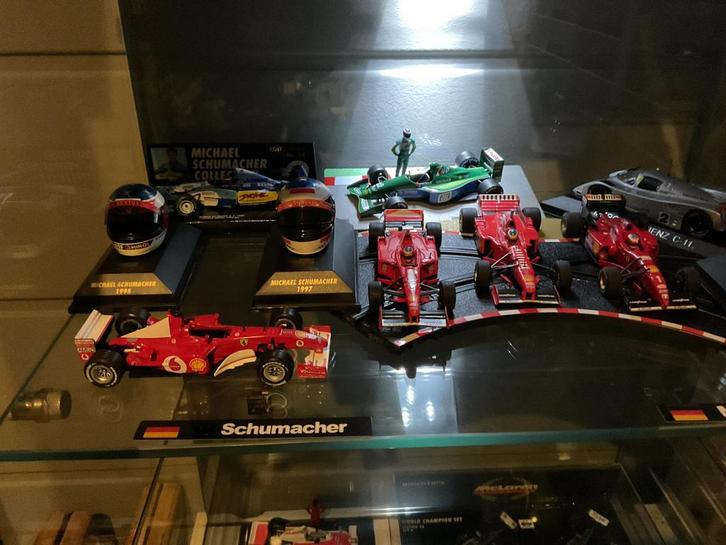 Set Michael Schumacher auto’s Formule 1 1:24, Verzamelen, Automerken, Motoren en Formule 1, Zo goed als nieuw, Formule 1, Ophalen of Verzenden