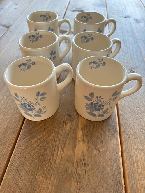 NIEUW 6 bekers Royal Boch Fleurs bleues, Huis en Inrichting, Keuken | Servies, Zo goed als nieuw, Kop(pen) en/of Schotel(s), Overige stijlen