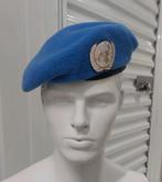 UN baret maat 60, Verzamelen, Ophalen of Verzenden, Landmacht, Nederland, Helm of Baret