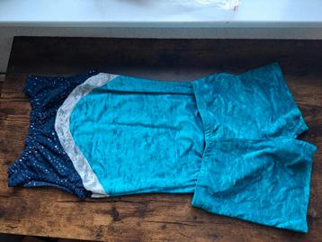 Velours turnpakje rond maat 140. beschikbaar voor biedingen