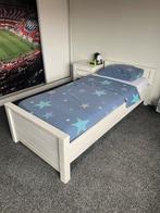 Eenpersoons bed met nachtkastje, Ophalen, Zo goed als nieuw, Eenpersoons