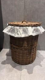 Rieten mand/ wasmand, Huis en Inrichting, Woonaccessoires | Schalen en Manden, Ophalen of Verzenden, Zo goed als nieuw, Rechthoekig