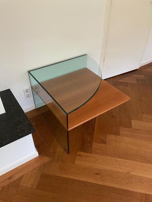 Hoektafel glas en hout, Huis en Inrichting, Tafels | Sidetables, Zo goed als nieuw, 75 cm of meer, 50 tot 100 cm, Vierkant, Overige houtsoorten