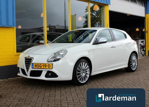 Alfa Romeo Giulietta 1.4 T Distinctive Xenon Leder, Auto's, Alfa Romeo, Bedrijf, Te koop, Giulietta, ABS, Airbags, Airconditioning