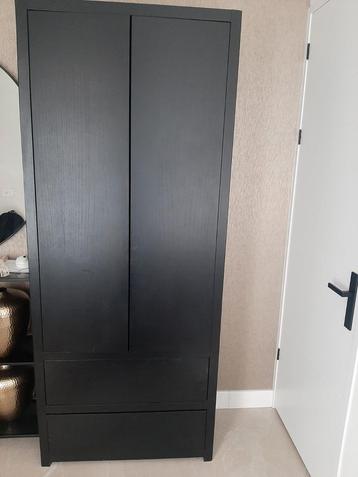 Moderne kast, zo goed als nieuw 