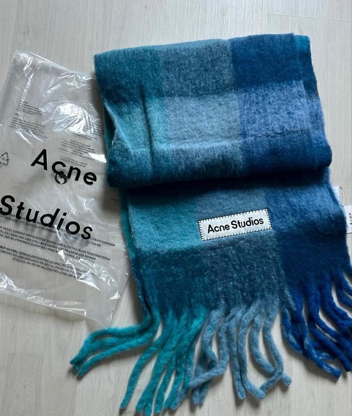 Acne Studios Sjaal - Nieuwstaat, Kleding | Dames, Mutsen, Sjaals en Handschoenen, Zo goed als nieuw, Sjaal, Maat 42/44 (L), Ophalen of Verzenden