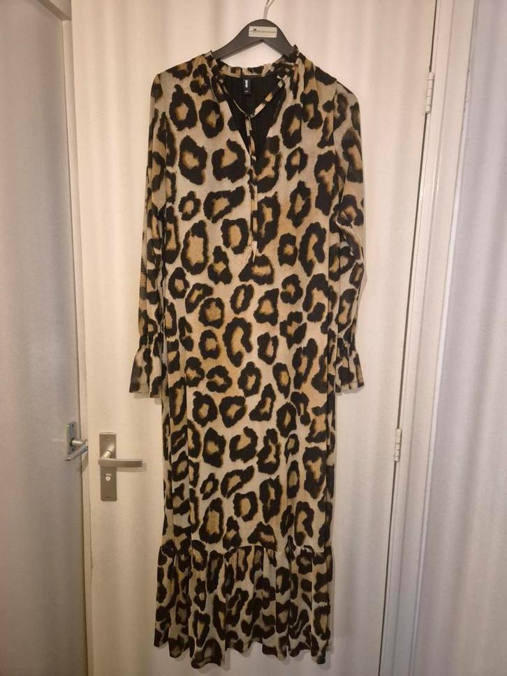 Panterjurk en wollige zwarte jurk en geruit colbert, Kleding | Dames, Jurken, Gedragen, Maat 42/44 (L), Zwart, Onder de knie, Ophalen