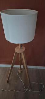 2 Ikea Lauters staande lamp/lampen - Witte lampenkap, Huis en Inrichting, Lampen | Vloerlampen, Ophalen, Hout, 100 tot 150 cm