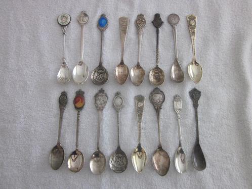 16 lepeltjes Koninklijkhuis zilver en verzilverd., Verzamelen, Koninklijk Huis en Royalty, Zo goed als nieuw, Speld(je) of Lepel(tje)