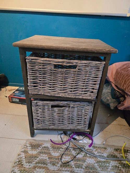 Leuke Houten kastjes met rieten manden, Huis en Inrichting, Kasten | Ladekasten, Gebruikt, Ophalen