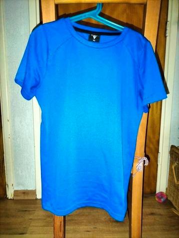 Sportshirt maat 152, nog netjes  beschikbaar voor biedingen